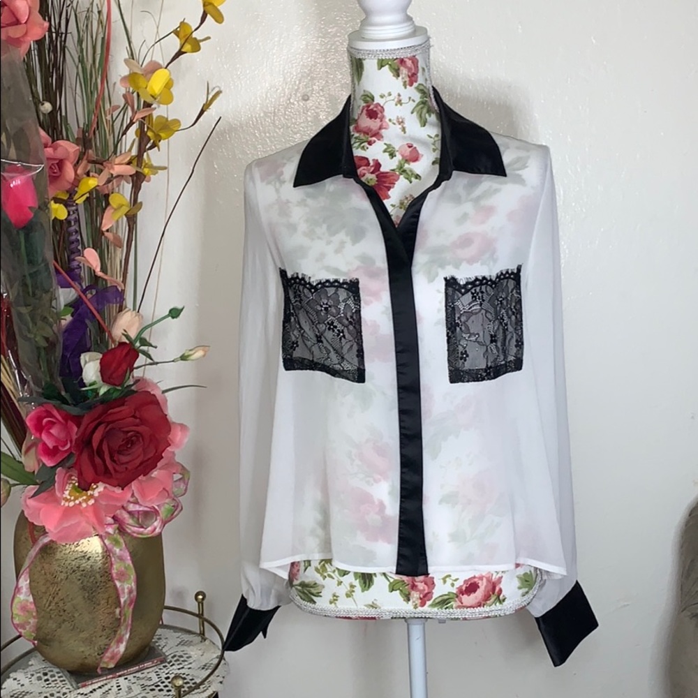 Romantic white/black blouse 🌸